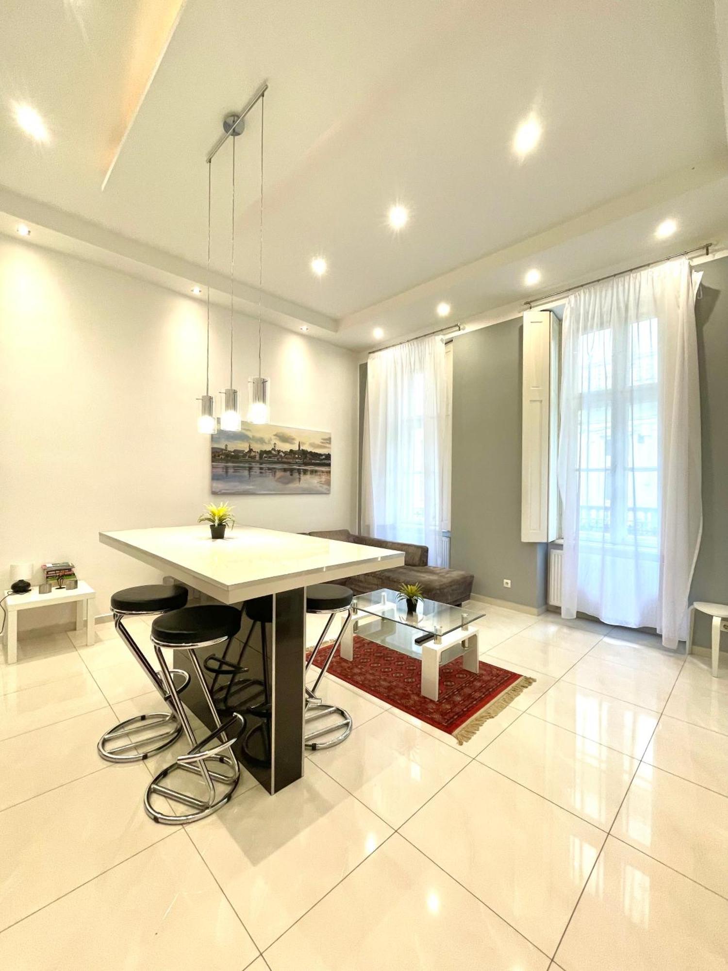 Amazing Swedish 3 Rooms Apartment In The City Center Budapest Ngoại thất bức ảnh