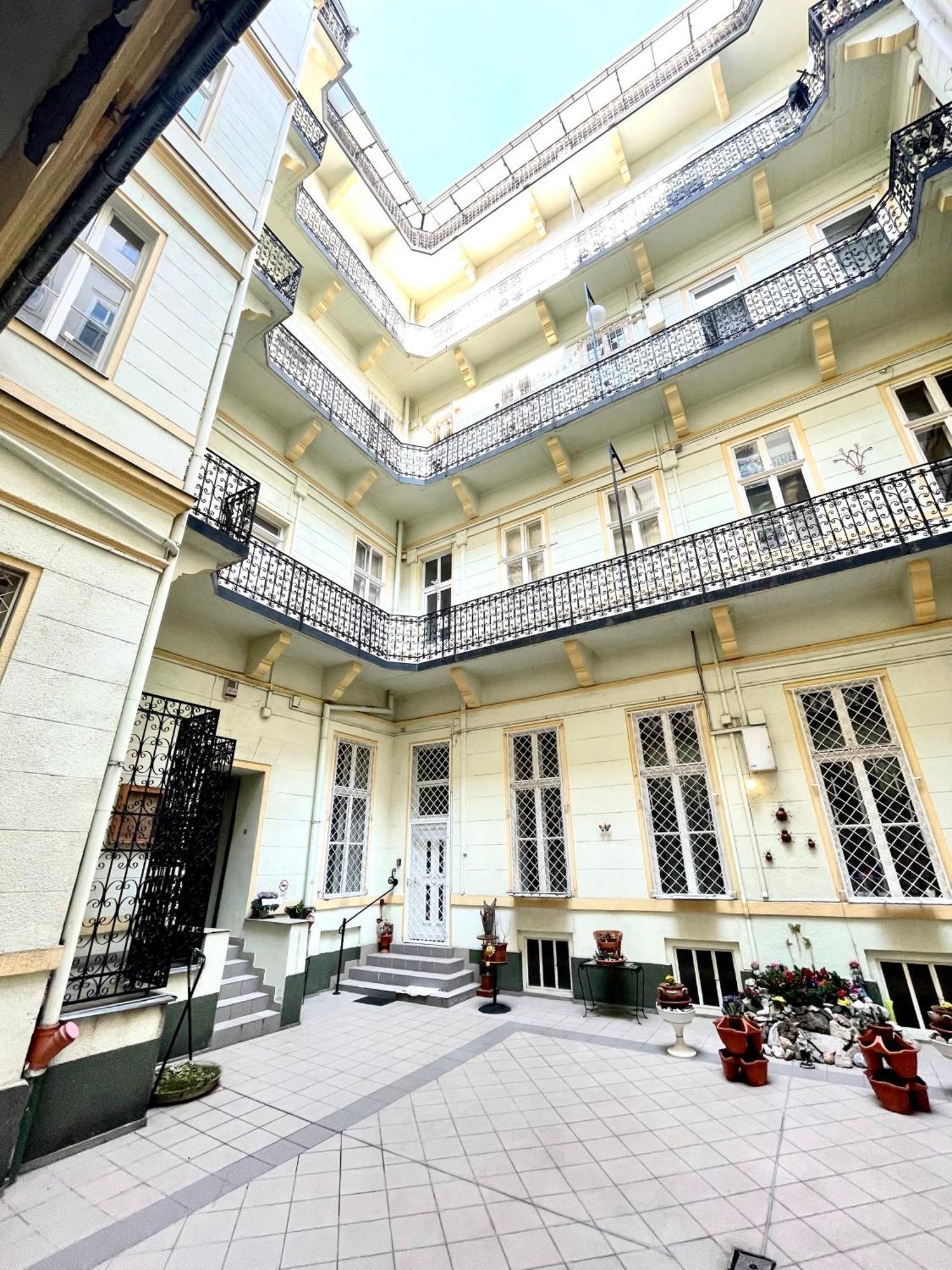 Amazing Swedish 3 Rooms Apartment In The City Center Budapest Ngoại thất bức ảnh